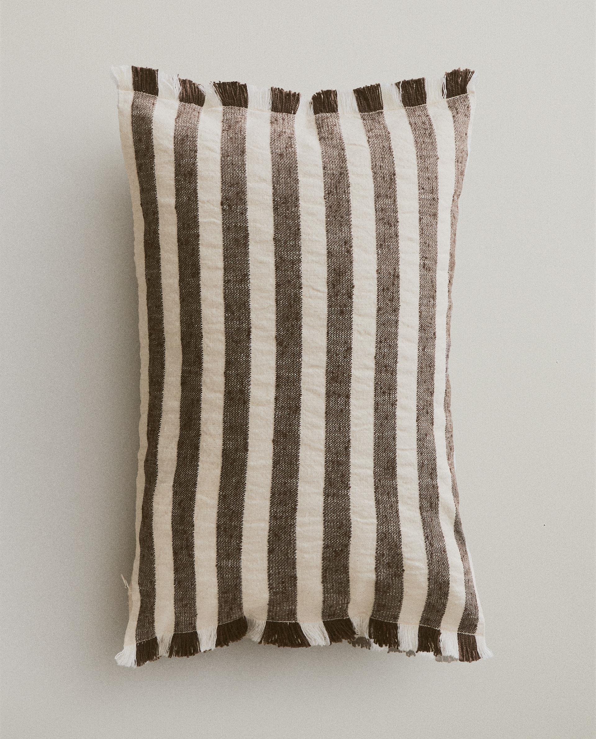 غلاف وسادة مخطط غلاف وسادة مخطط