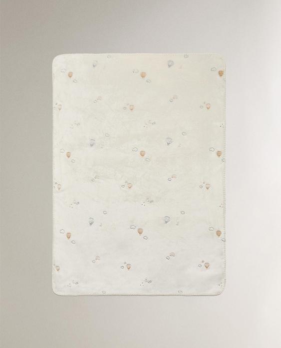 БЕБЕШКО ОДЕЯЛО ОТ ПОЛАР С БРОДИРАНИ БАЛОНИ