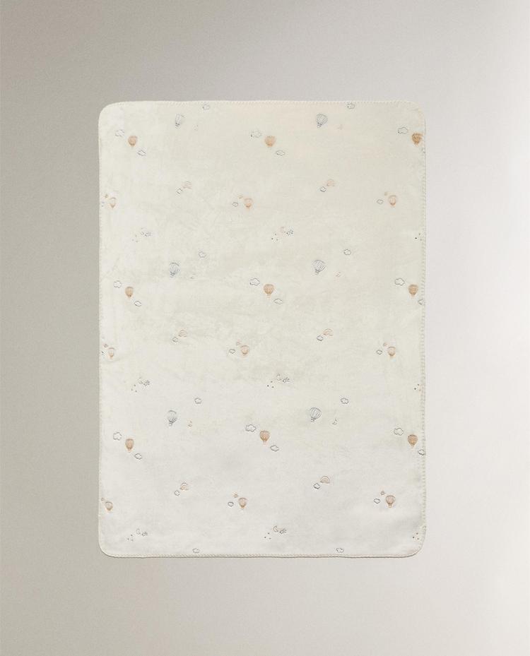 БЕБЕШКО ОДЕЯЛО ОТ ПОЛАР С БРОДИРАНИ БАЛОНИ