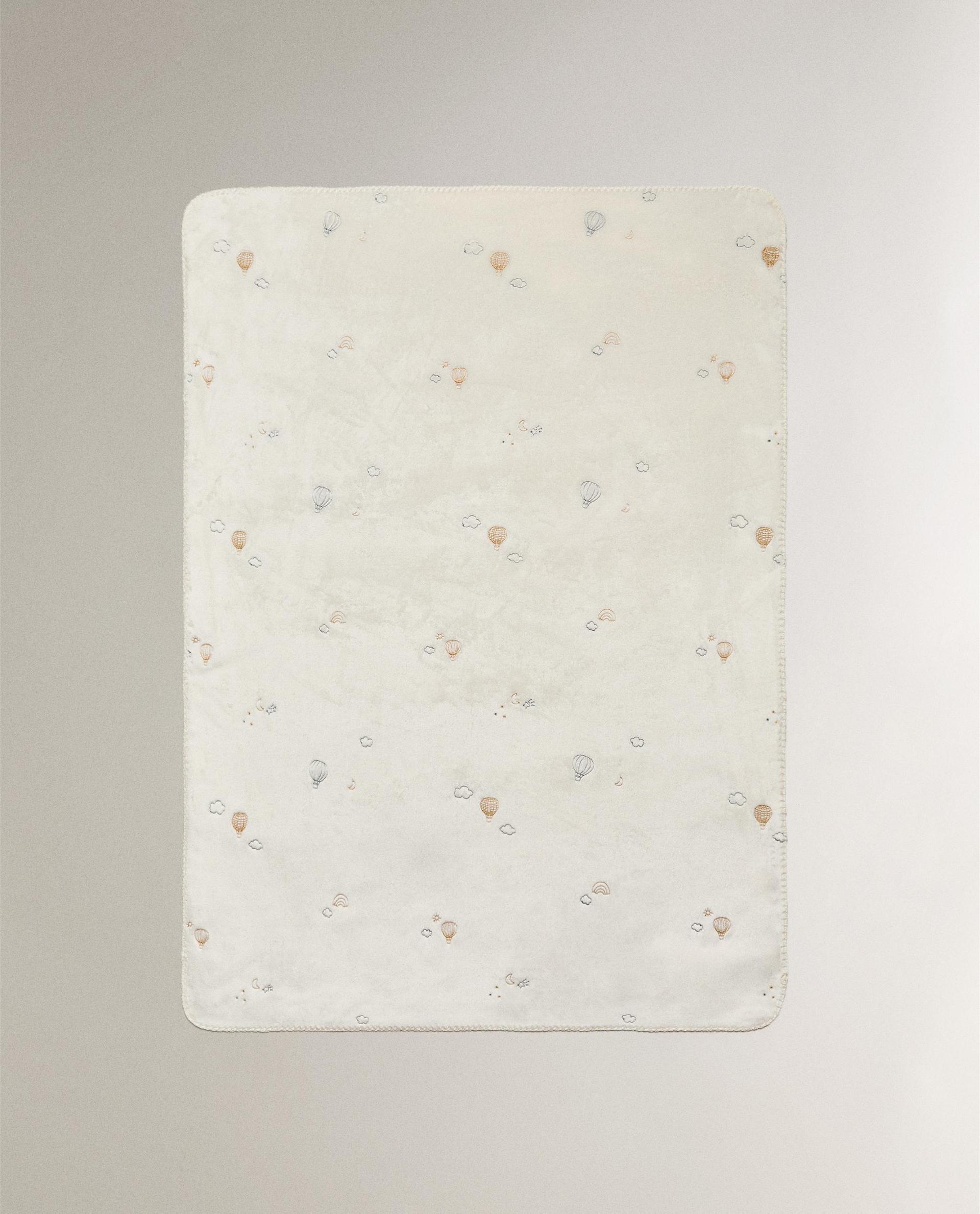 FLEECE BABY BLANKET WITH EMBROIDERED BALLOONS FLEECE BABY BLANKET WITH EMBROIDERED BALLOONS
