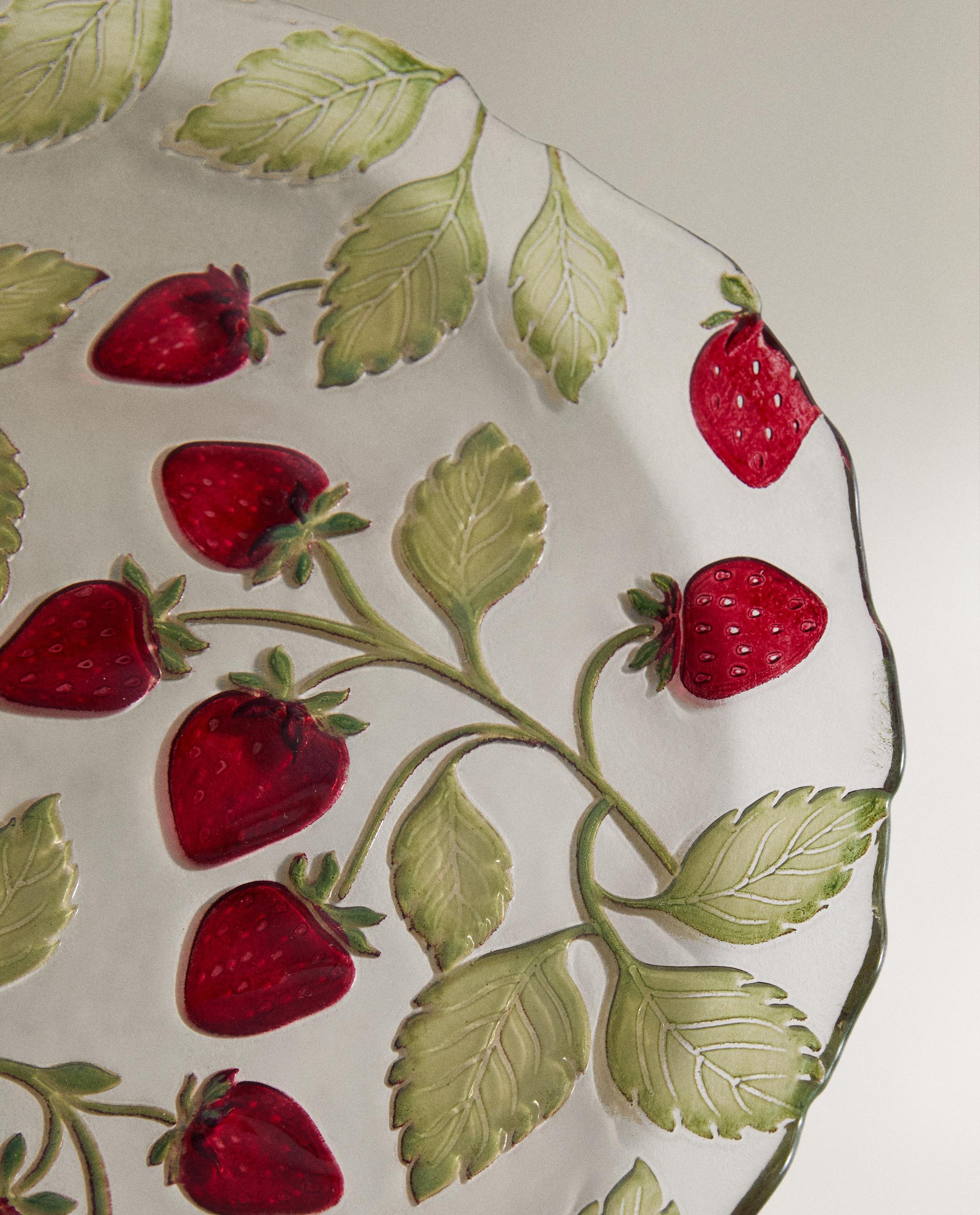 STRAWBERRY SERVICE PLATE product thumbnail 5