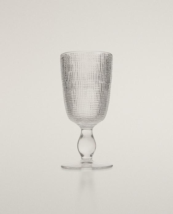 RAISED DESIGN WINE GLASS