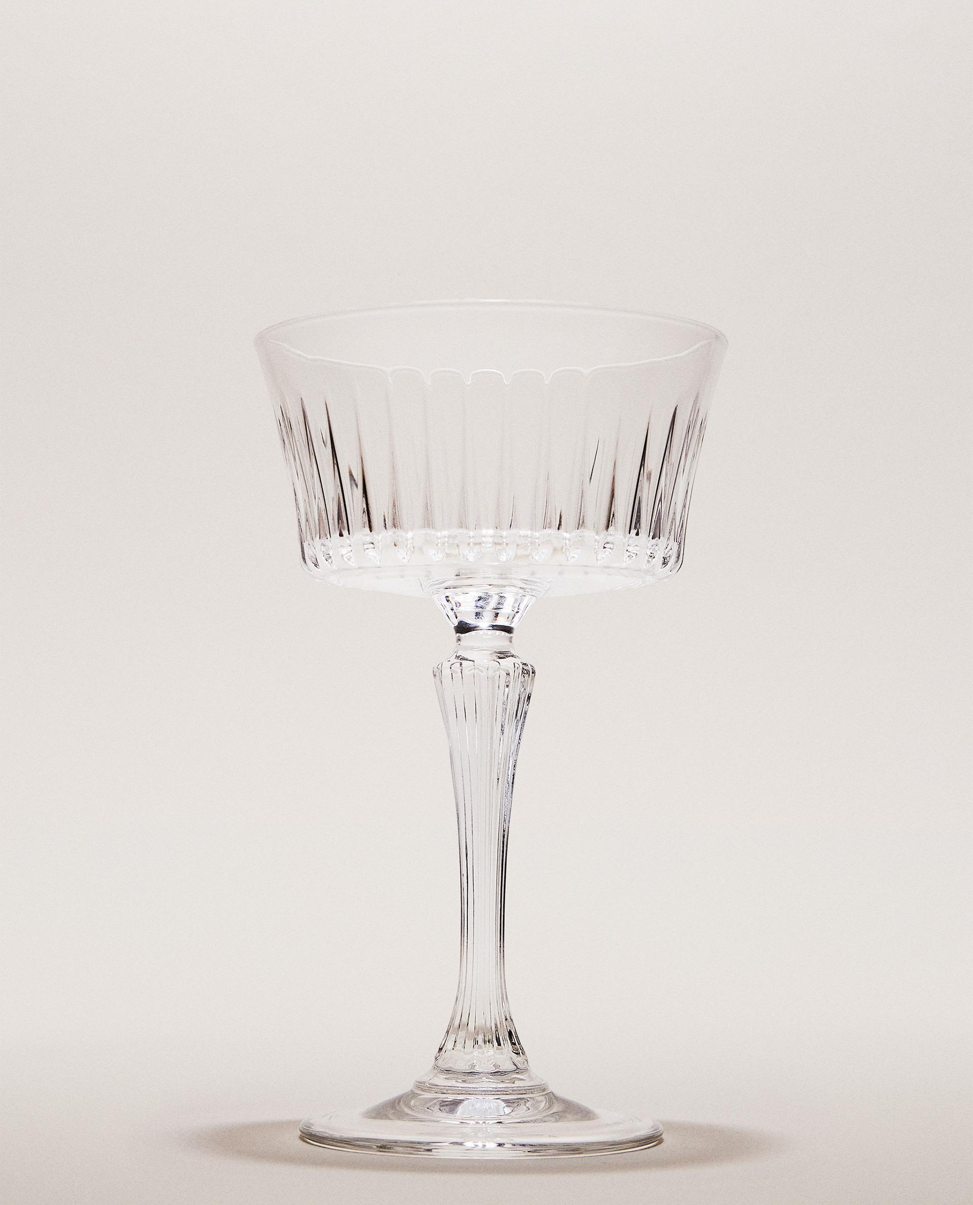 GOTË SHAMPANJE KRISTALINË ME DIZAJN ME RELIEV GOTË SHAMPANJE KRISTALINË ME DIZAJN ME RELIEV