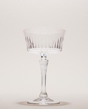 BEŠVINIO KRIŠTOLO PUTOJANČIO VYNO TAURĖ SU IŠKILIU RAŠTU BEŠVINIO KRIŠTOLO PUTOJANČIO VYNO TAURĖ SU IŠKILIU RAŠTU