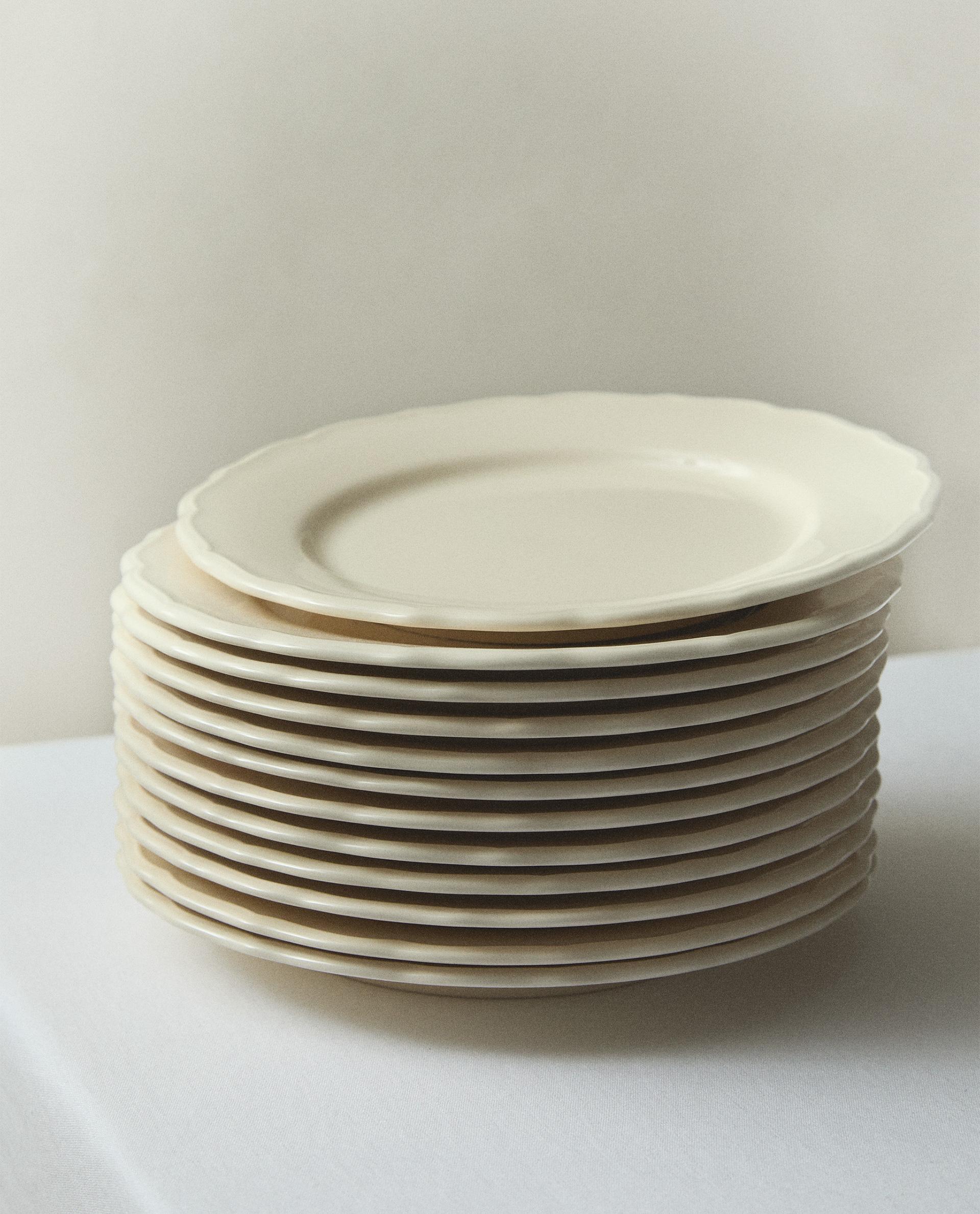 EARTHENWARE DESSERT PLATE WITH RAISED-DESIGN EDGE EARTHENWARE DESSERT PLATE WITH RAISED-DESIGN EDGE