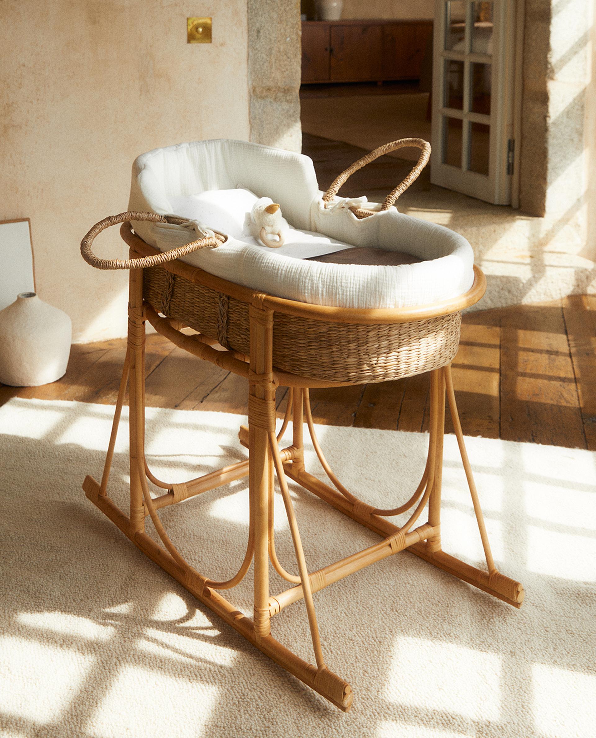 RATTAN MOSES BASKET