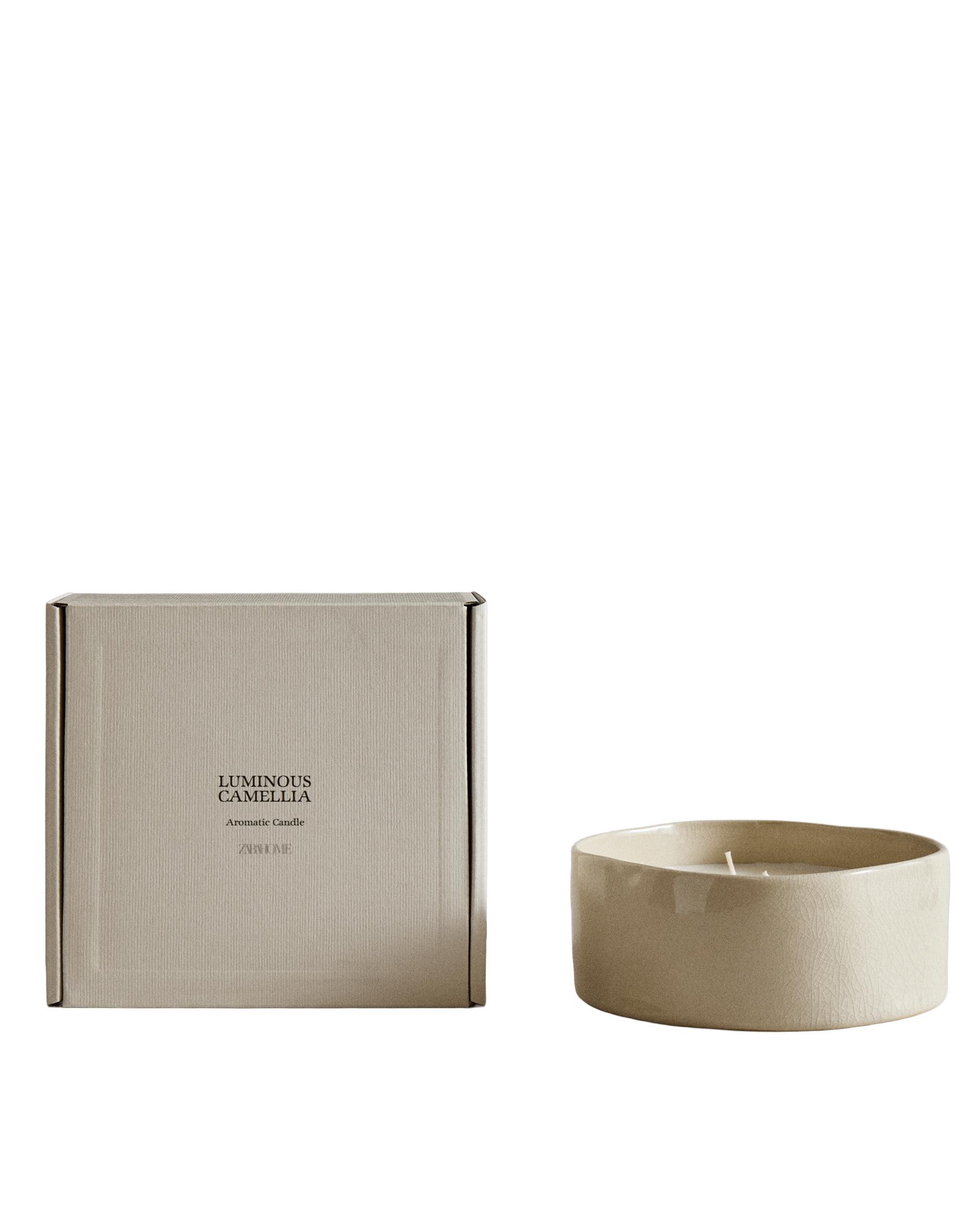 (540 G) LUMINOUS CAMELLIA SCENTED CANDLE product thumbnail 5