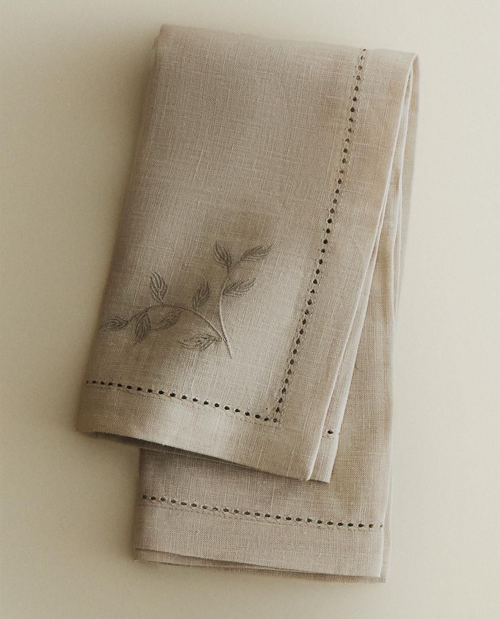 LINEN NAPKIN WITH FLORAL EMBROIDERY (PACK OF 2)