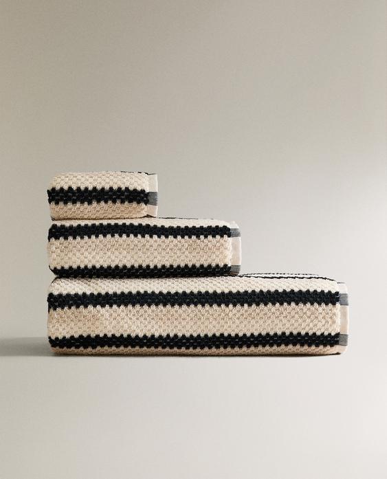 GEOMETRIC JACQUARD BATH TOWEL