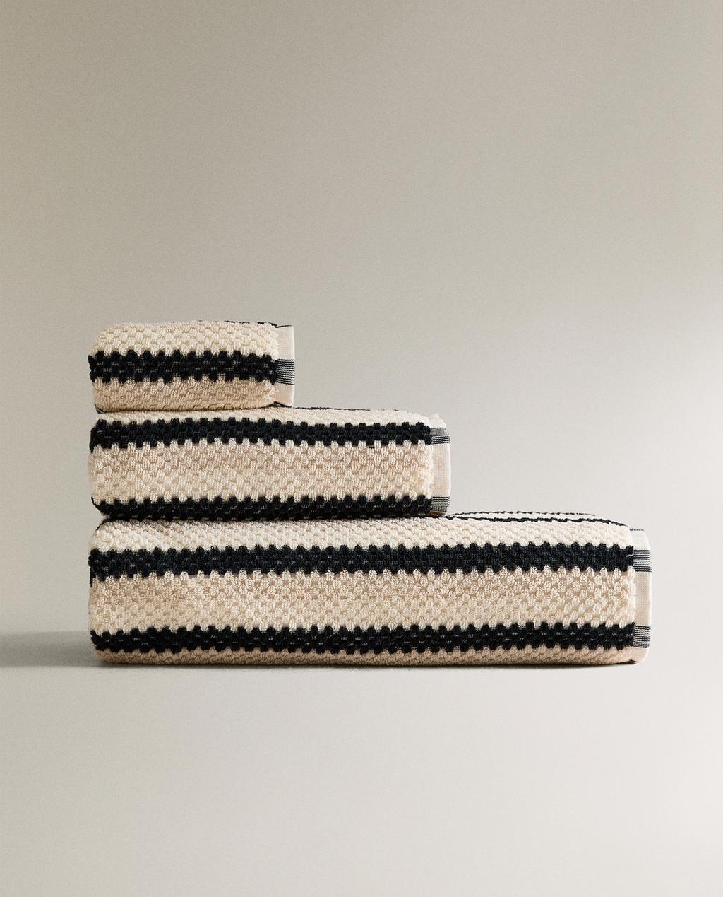 GEOMETRIC JACQUARD BATH TOWEL