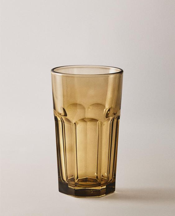 كوب زجاج بتصميم بارز