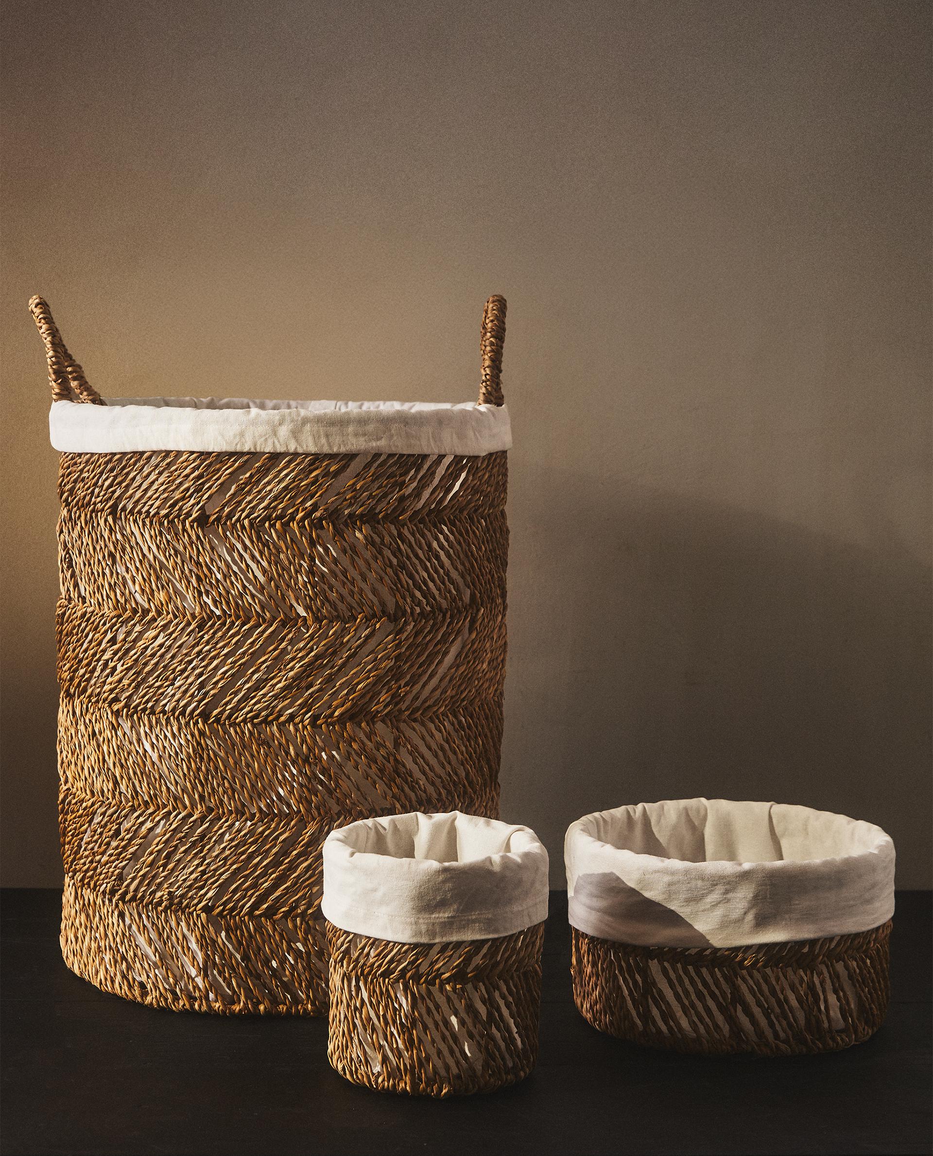 ROUND HAMPER WITH LINEN LINING