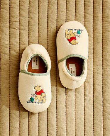 WINNIE THE POOH SLIPPERS