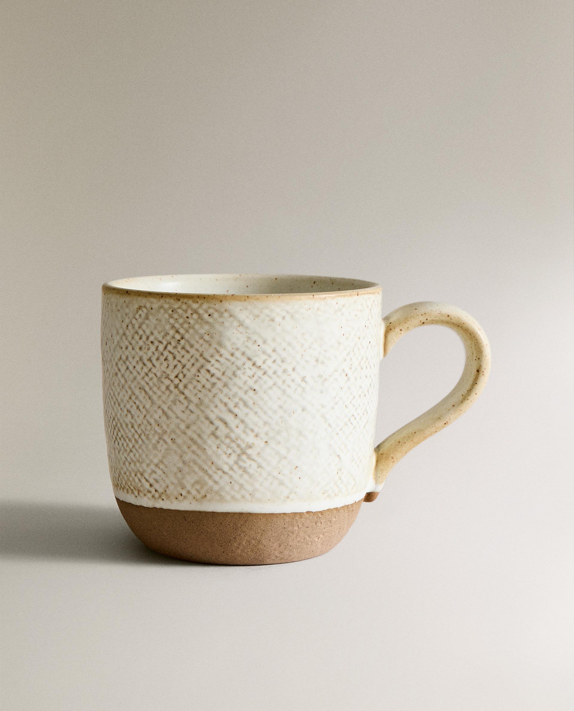 MUG WITH RAISED DESIGN