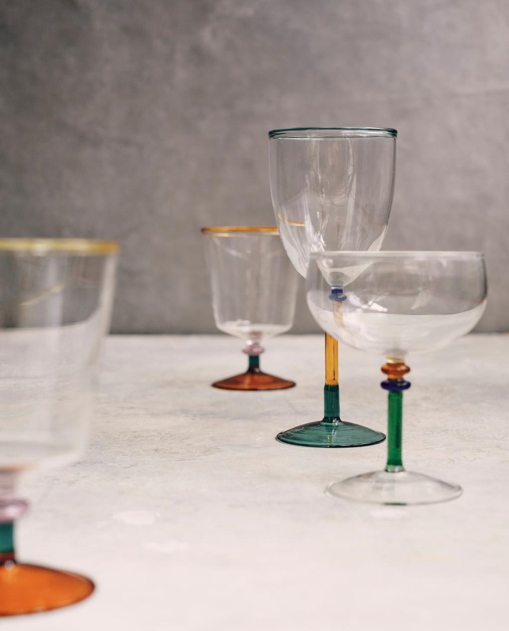 BOROSILICATE GLASSES WITH COLOURED STEM