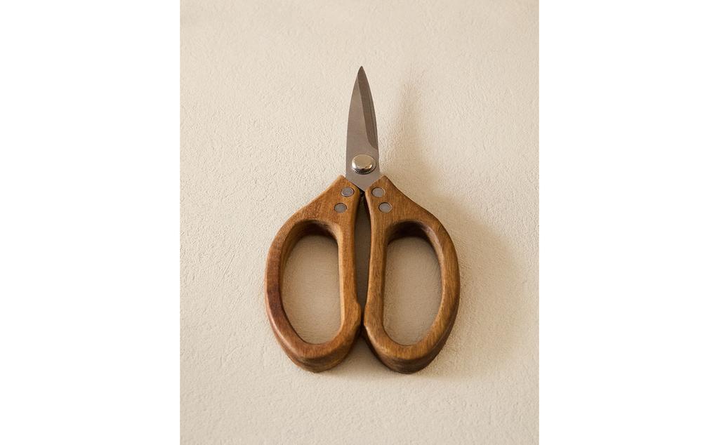 مقص مطبخ خشبي