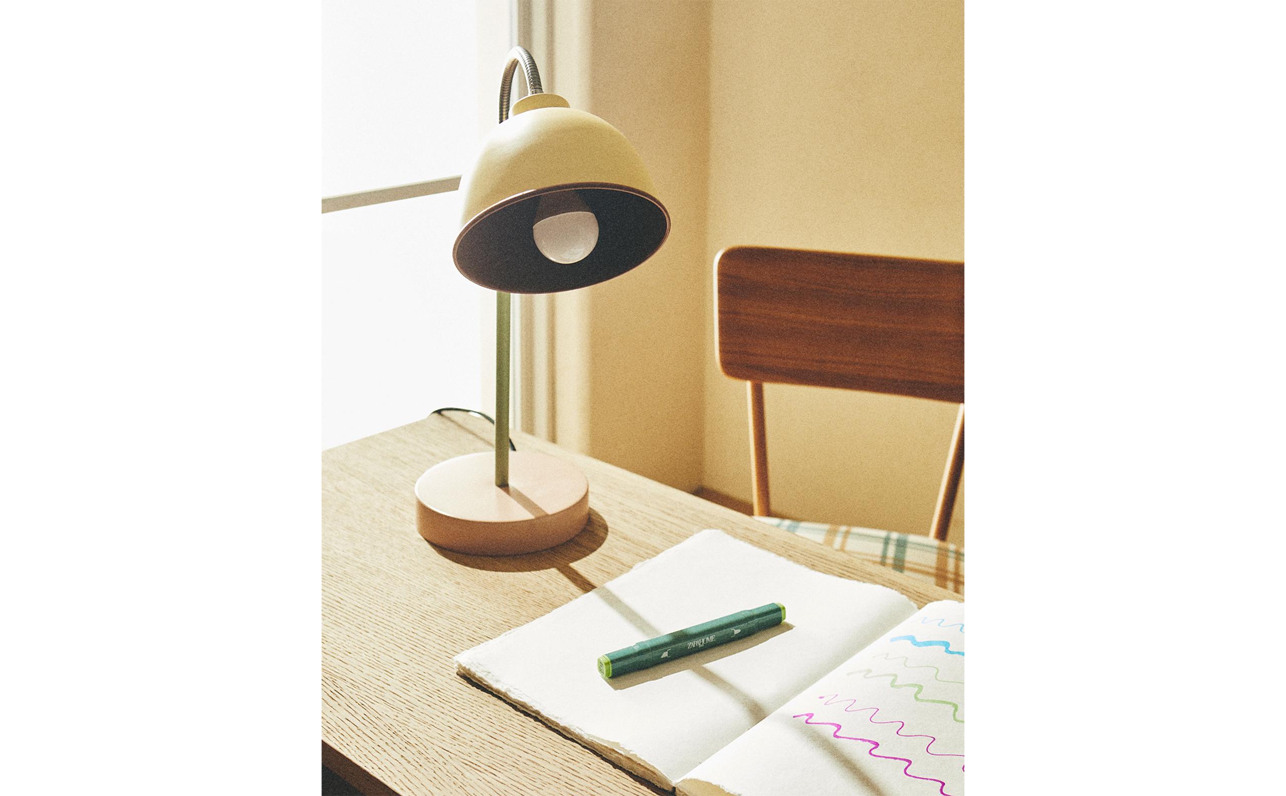 CHILDREN’S MULTICOLOURED DESK LAMP