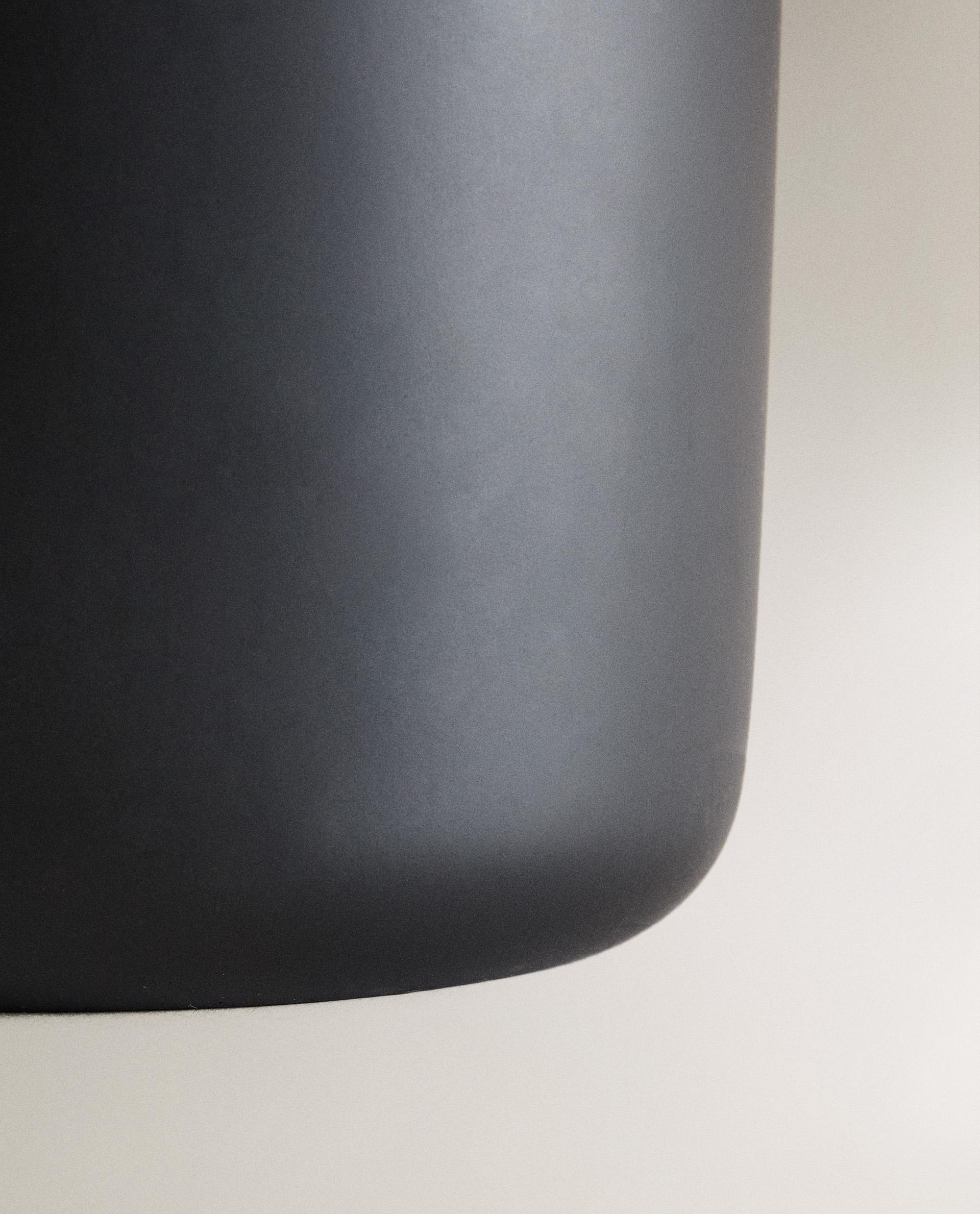 BLACK RESIN BATHROOM BIN WITH LID