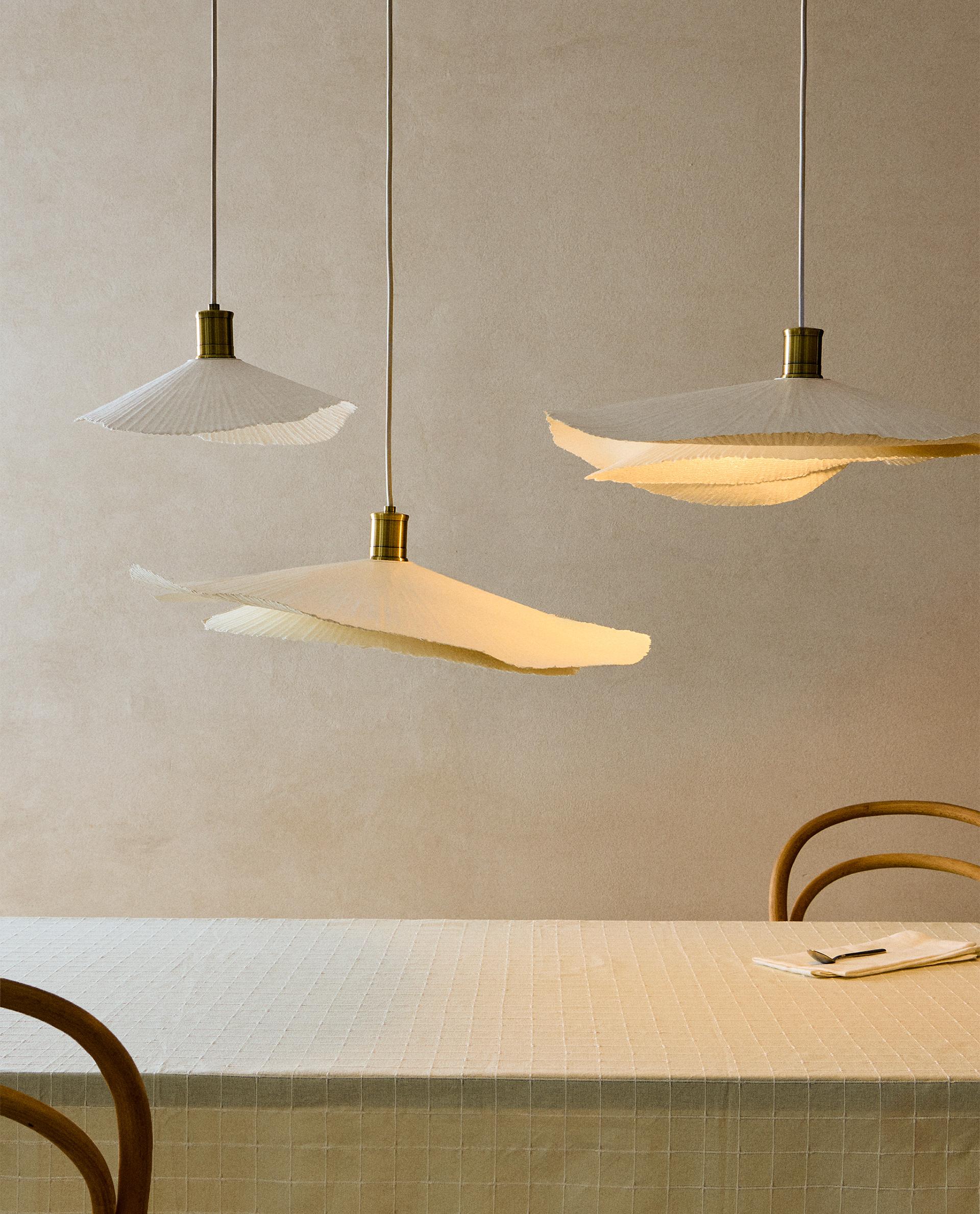 MEDIUM FLOWER CEILING LAMP product thumbnail 12