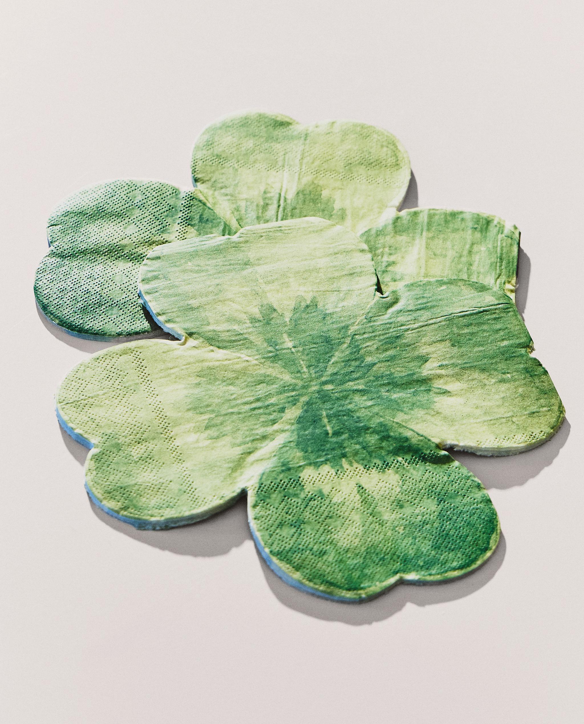 PACK OF CLOVER PAPER NAPKINS (PACK OF 20) product thumbnail 9