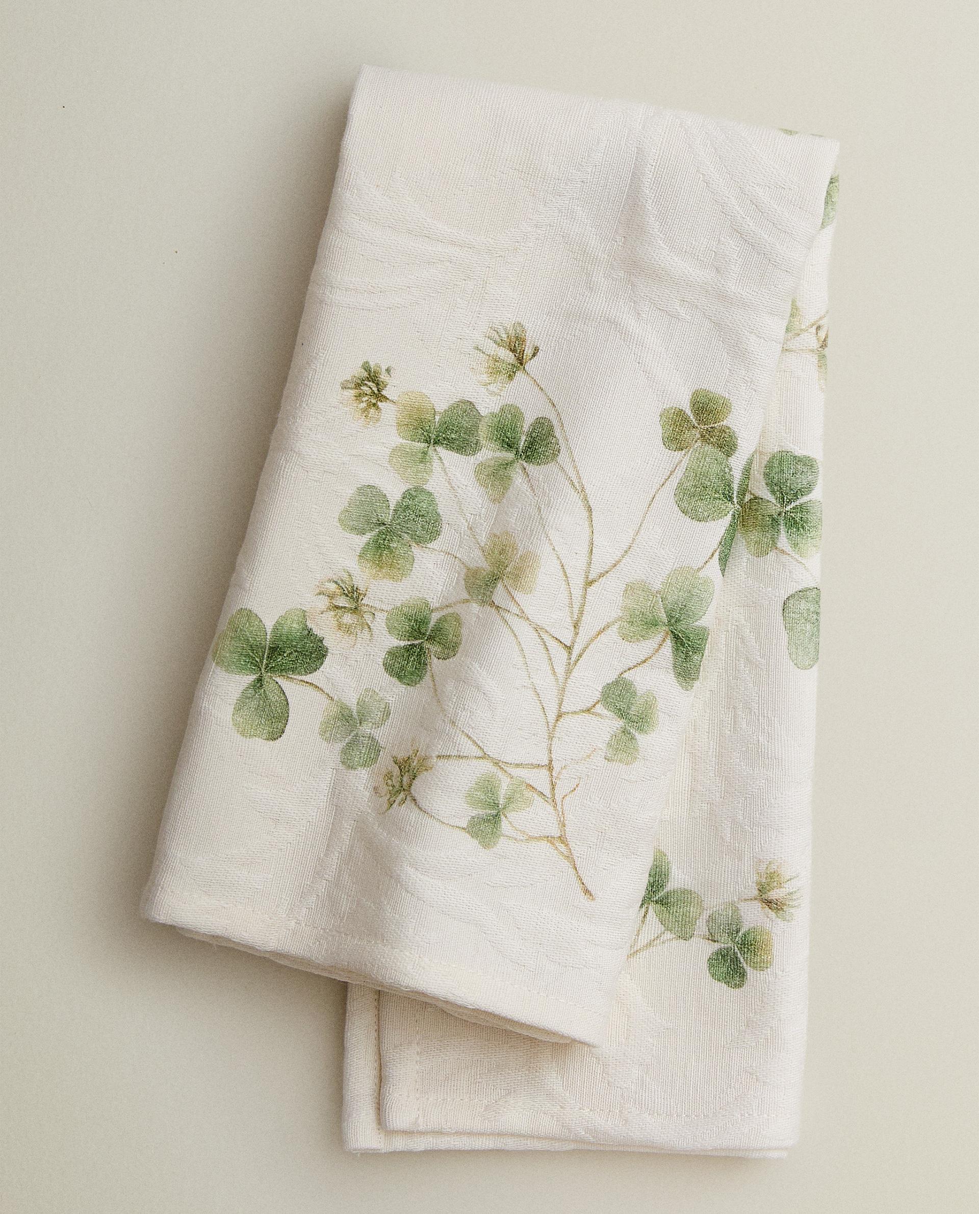 PACK OF JACQUARD NAPKINS WITH CLOVER PRINT (PACK OF 2) PACK OF JACQUARD NAPKINS WITH CLOVER PRINT (PACK OF 2)