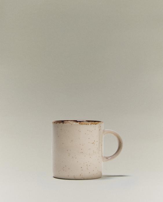 ΠΟΡΣΕΛΑΝΙΝΗ ΚΟΥΠΑ ΜΕ ΧΕΙΛΟΣ ΣΕ ΠΑΛΑΙΩΜΕΝΗ ΟΨΗ