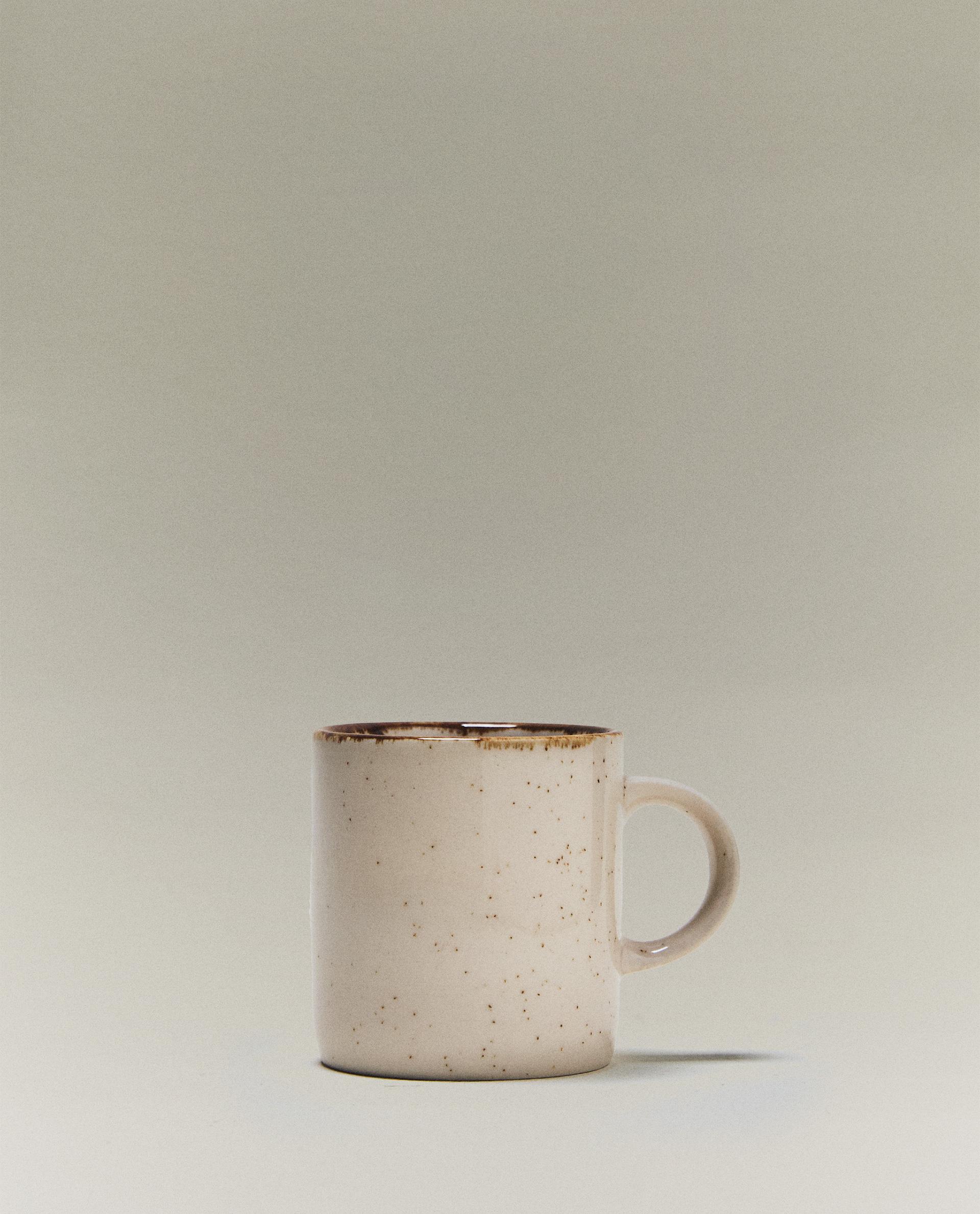 PORCELÁNOVÝ HRNEK S OKRAJEM S EFEKTEM ANTIQUE PORCELÁNOVÝ HRNEK S OKRAJEM S EFEKTEM ANTIQUE