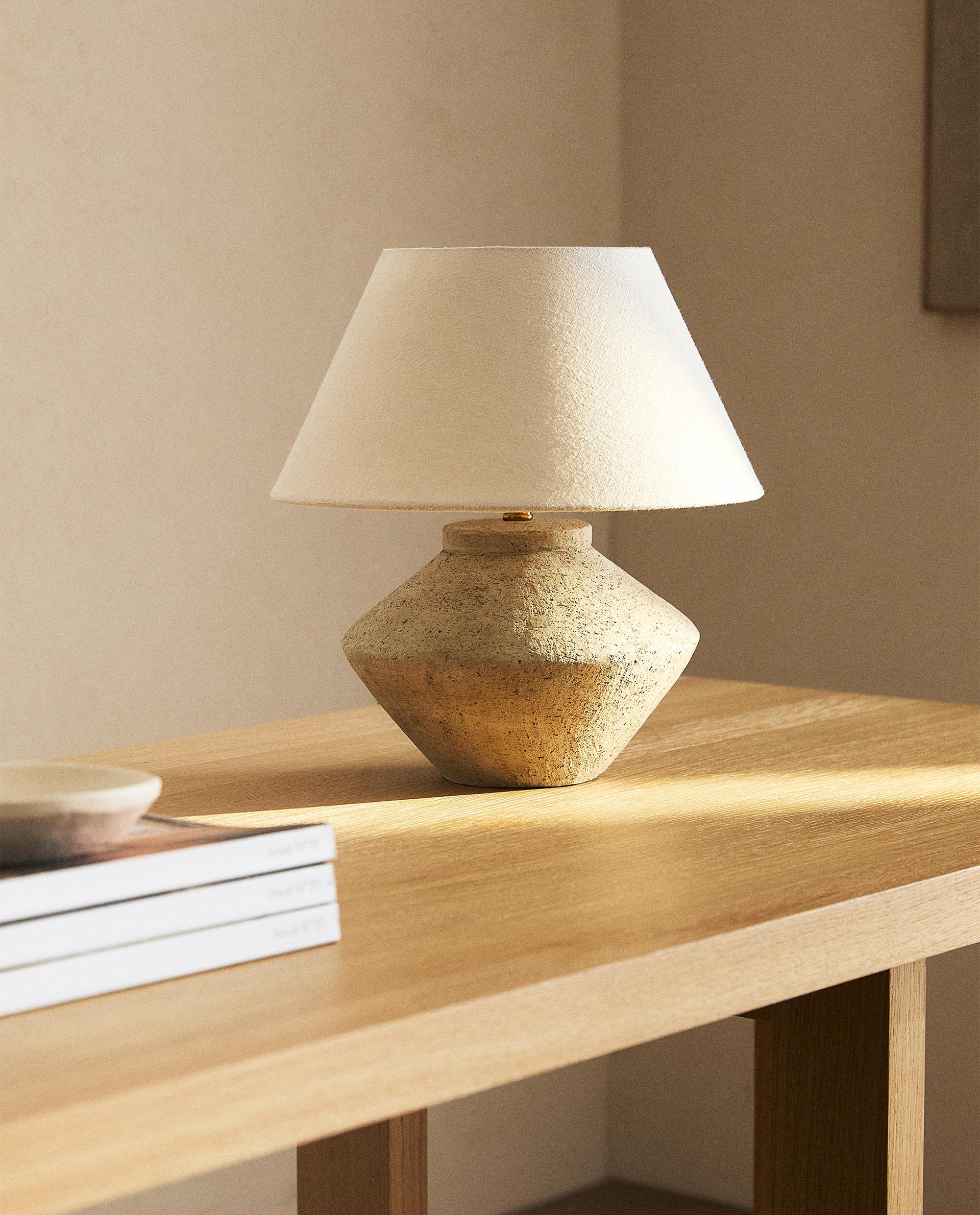 アースンウェアベース ミディアム テーブルランプ | Zara Home