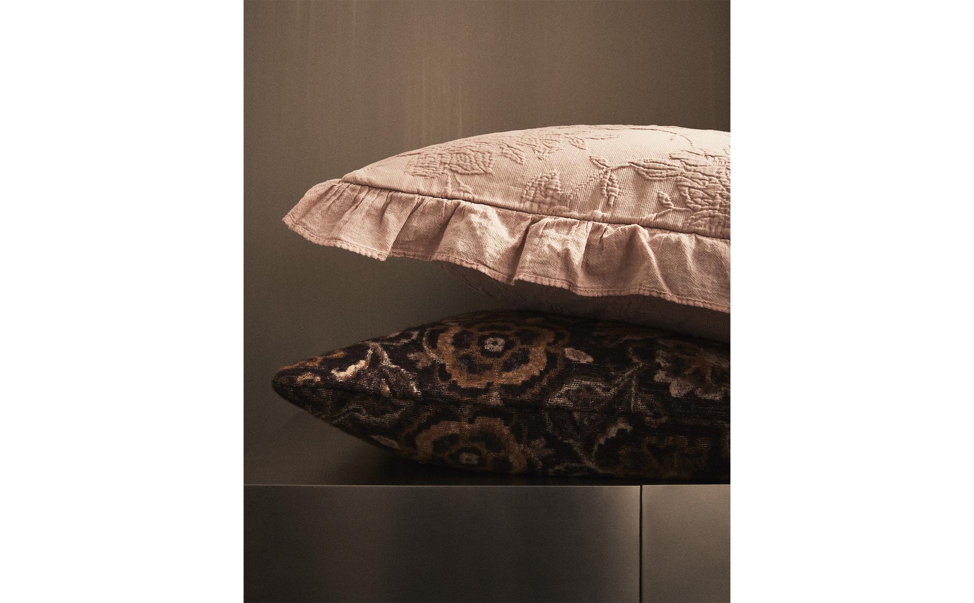 HOUSSE DE COUSSIN JACQUARD VOLANT HOUSSE DE COUSSIN JACQUARD VOLANT