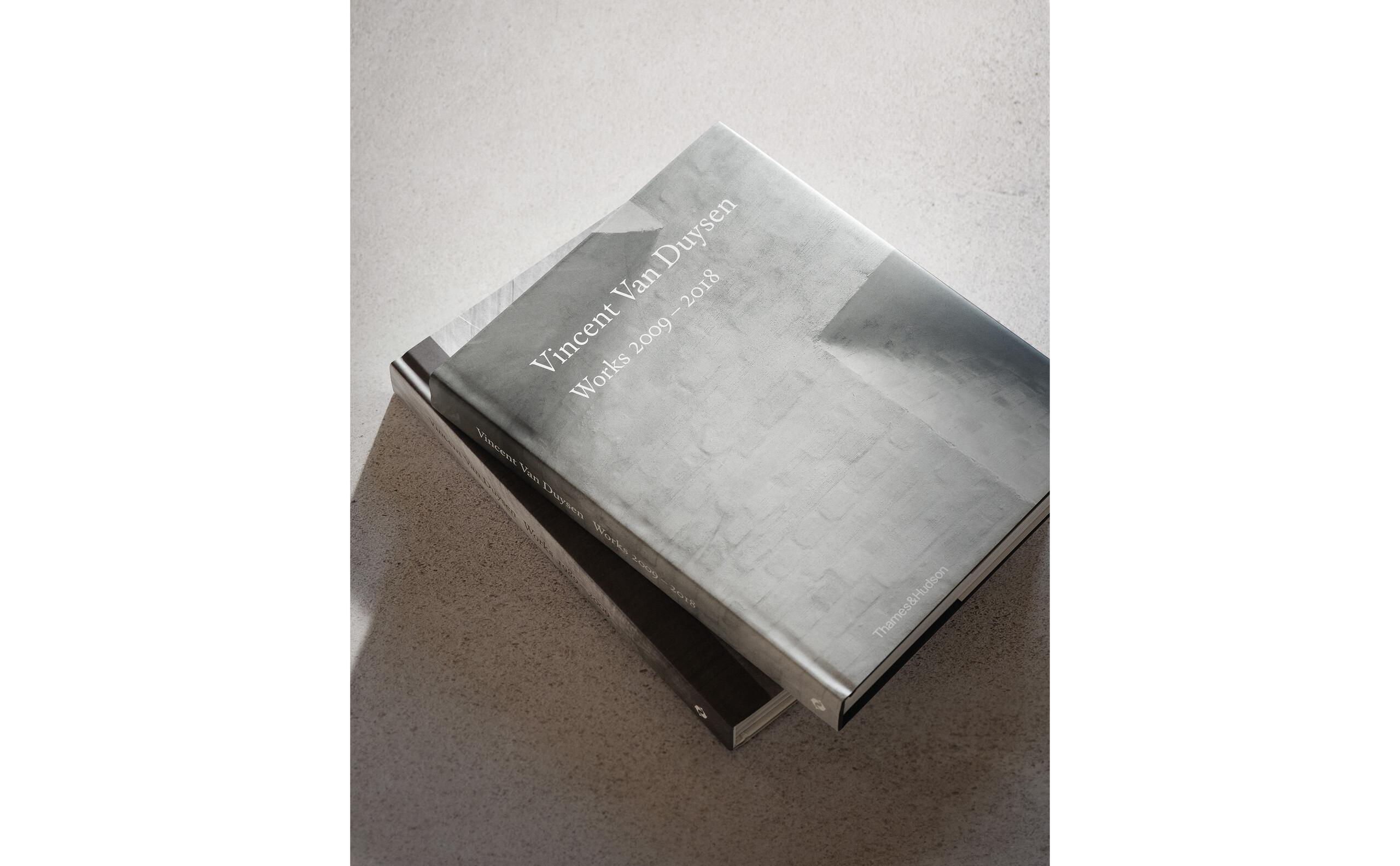 VINCENT VAN DUYSEN WORKS 2009-2018 BOOK (ENGLISH) | Zara Home