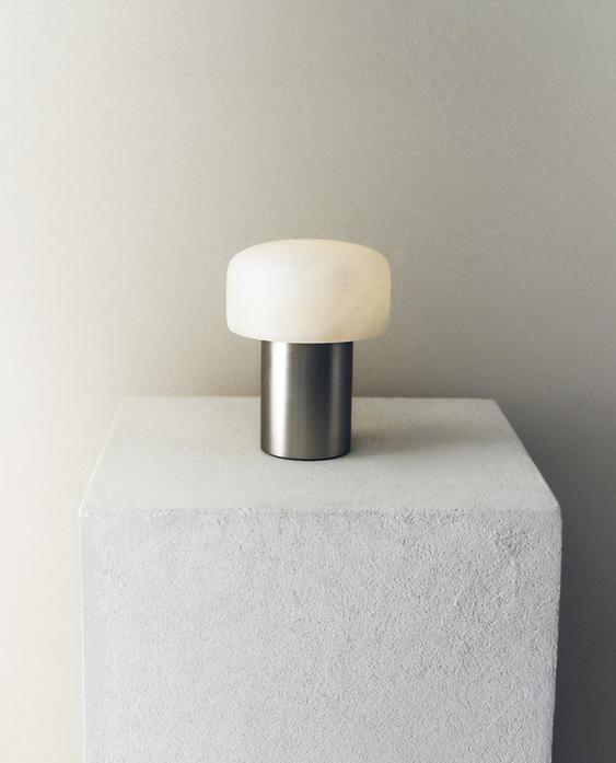 CORDLESS ALABASTER AND METAL TABLE LAMP