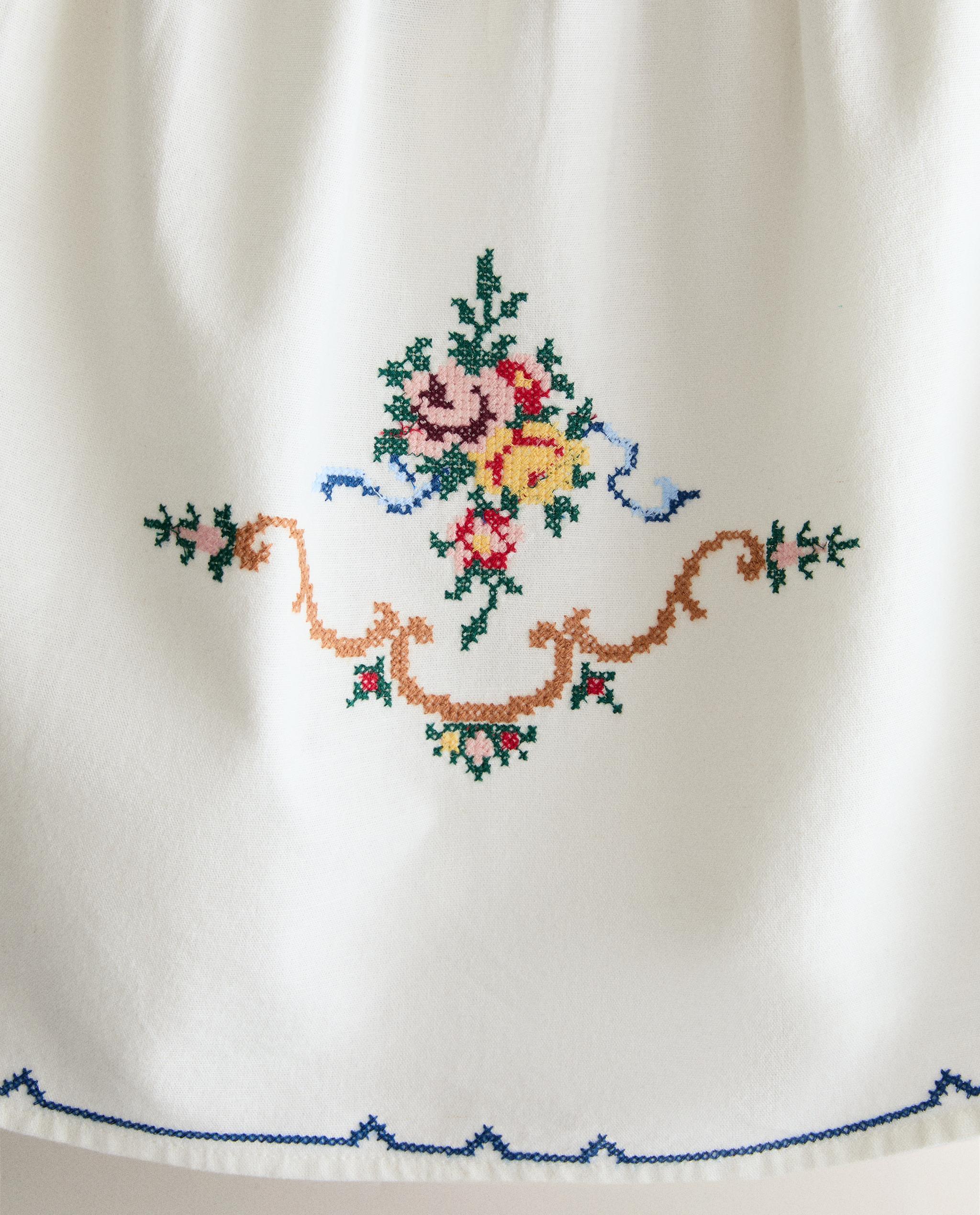 EMBROIDERED LINEN-COTTON BLEND TOP product thumbnail 8