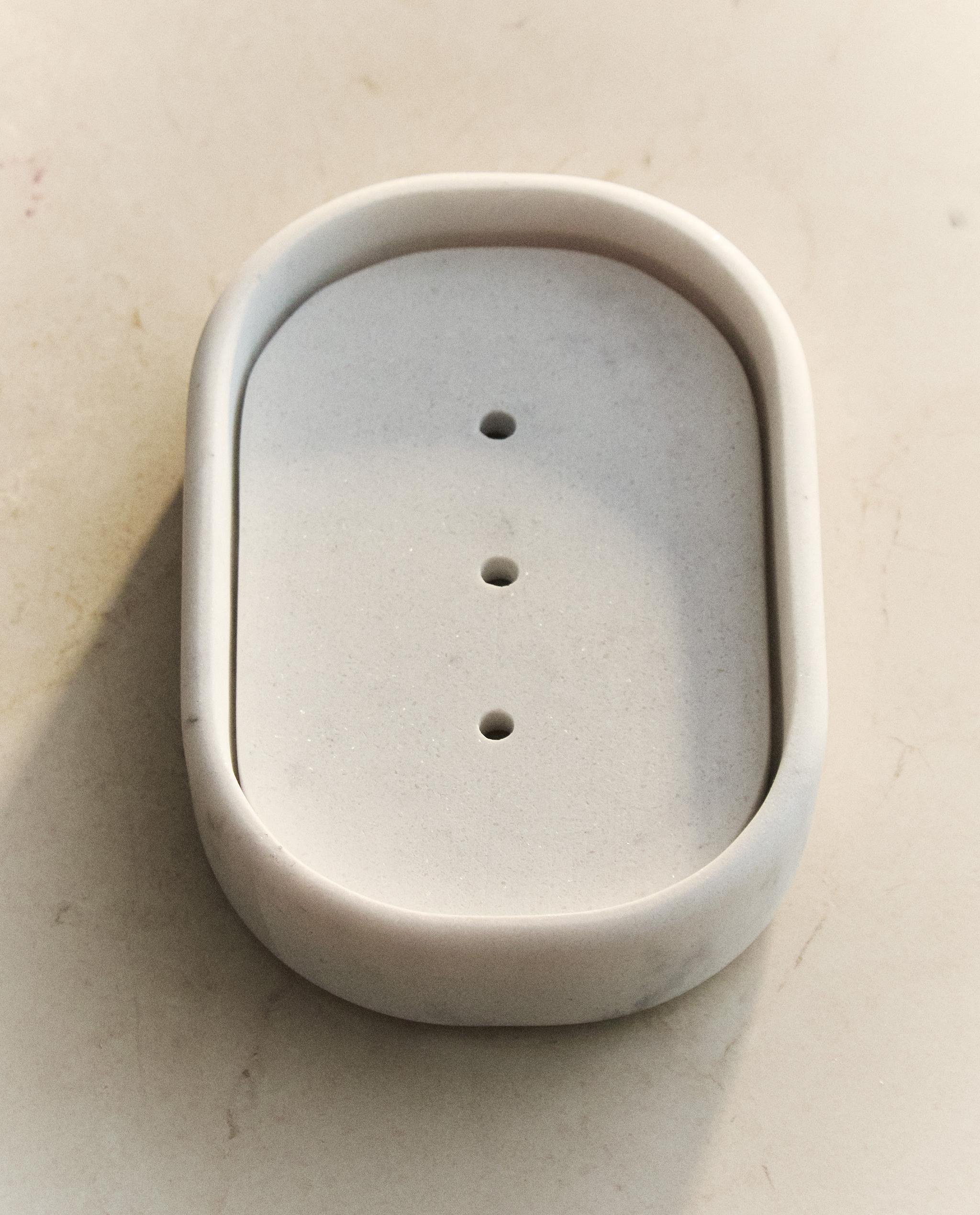 MARBLE-EFFECT BATHROOM SOAP DISH product thumbnail 8