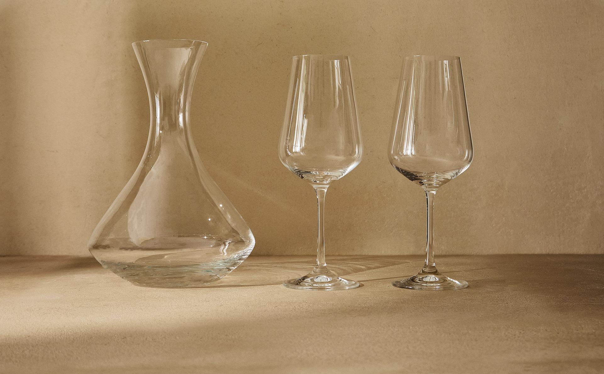 SET OF DECANTER AND 2 CRYSTALLINE WINE GLASSES