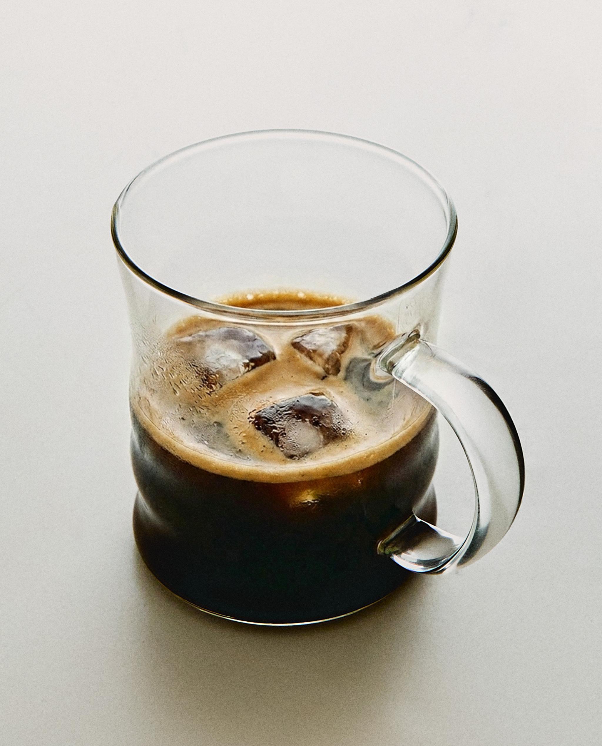 BOROSILICATE GLASS MUG WITH RAISED DESIGN product thumbnail 3