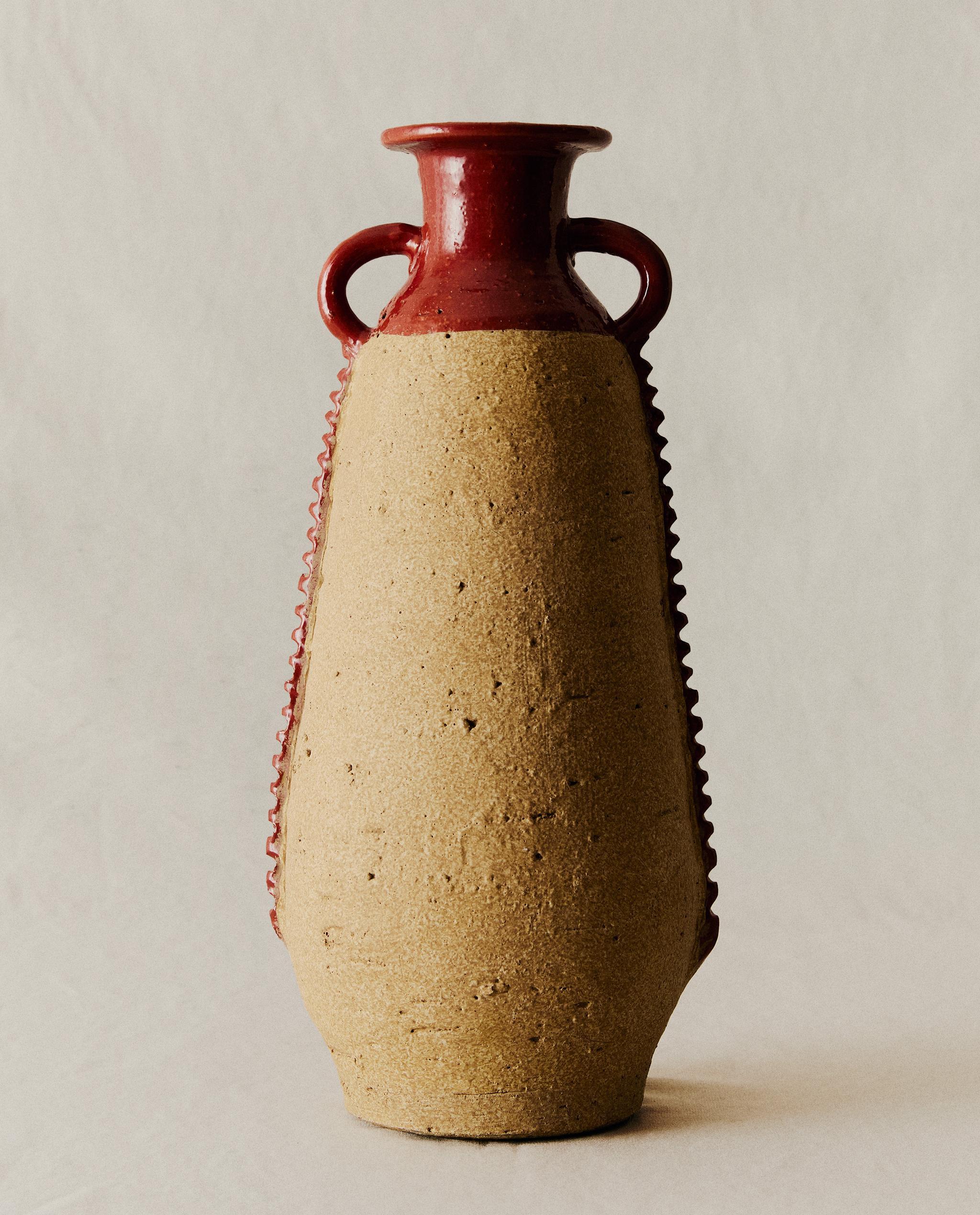 DECORATIVE TERRACOTTA VASE WITH HANDLES product thumbnail 8