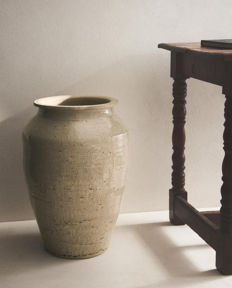 TALL CERAMIC VASE TALL CERAMIC VASE