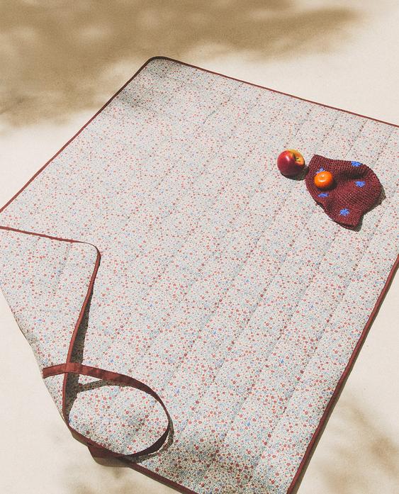 KIDS' FLORAL BEACH BLANKET