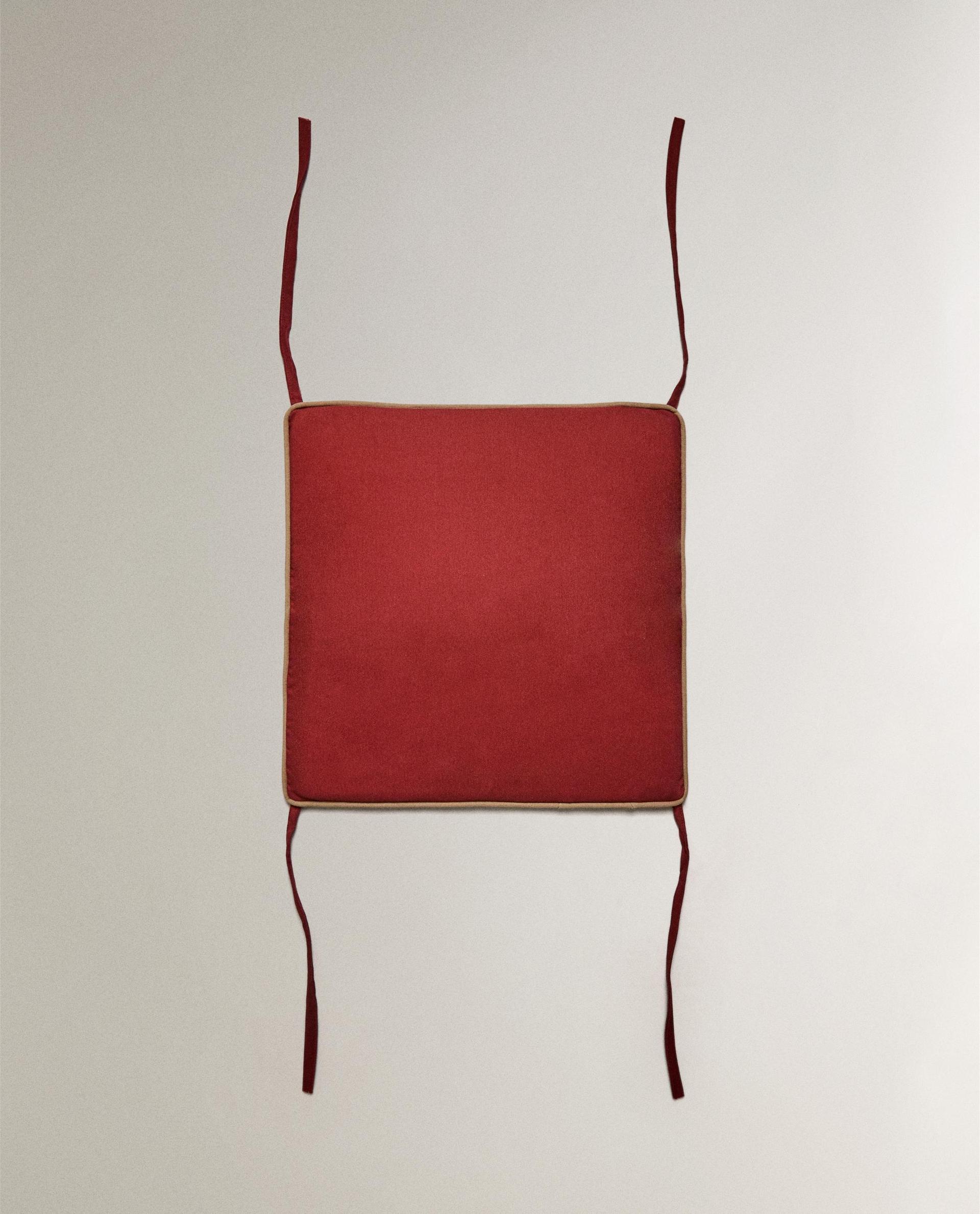 KONTRASTNÍ POLŠTÁŘEK NA OPĚRADLO KLUBOVKY KONTRASTNÍ POLŠTÁŘEK NA OPĚRADLO KLUBOVKY