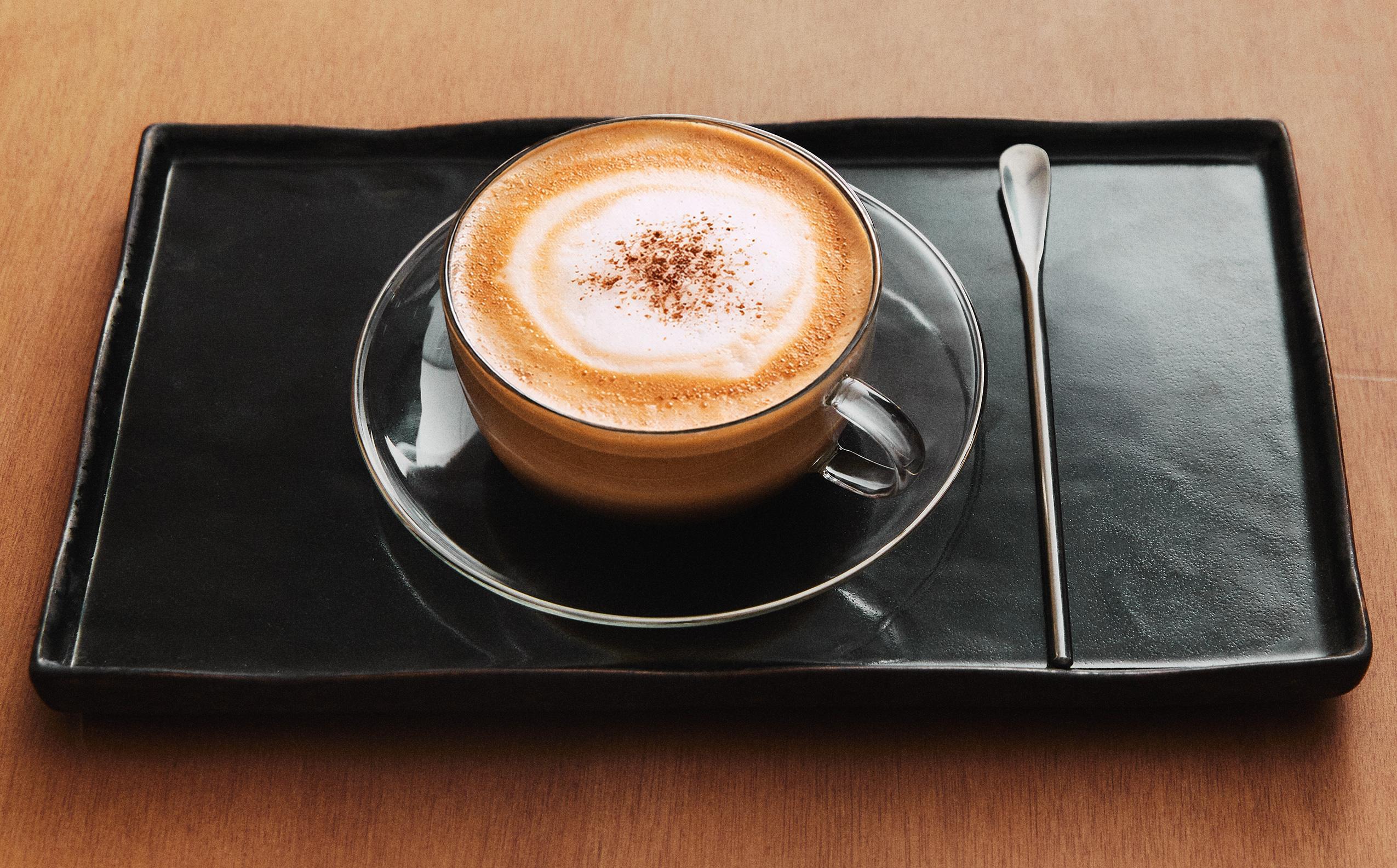 BOROSILICATE GLASS TEACUP AND SAUCER WITH SILVER RIM product thumbnail 3