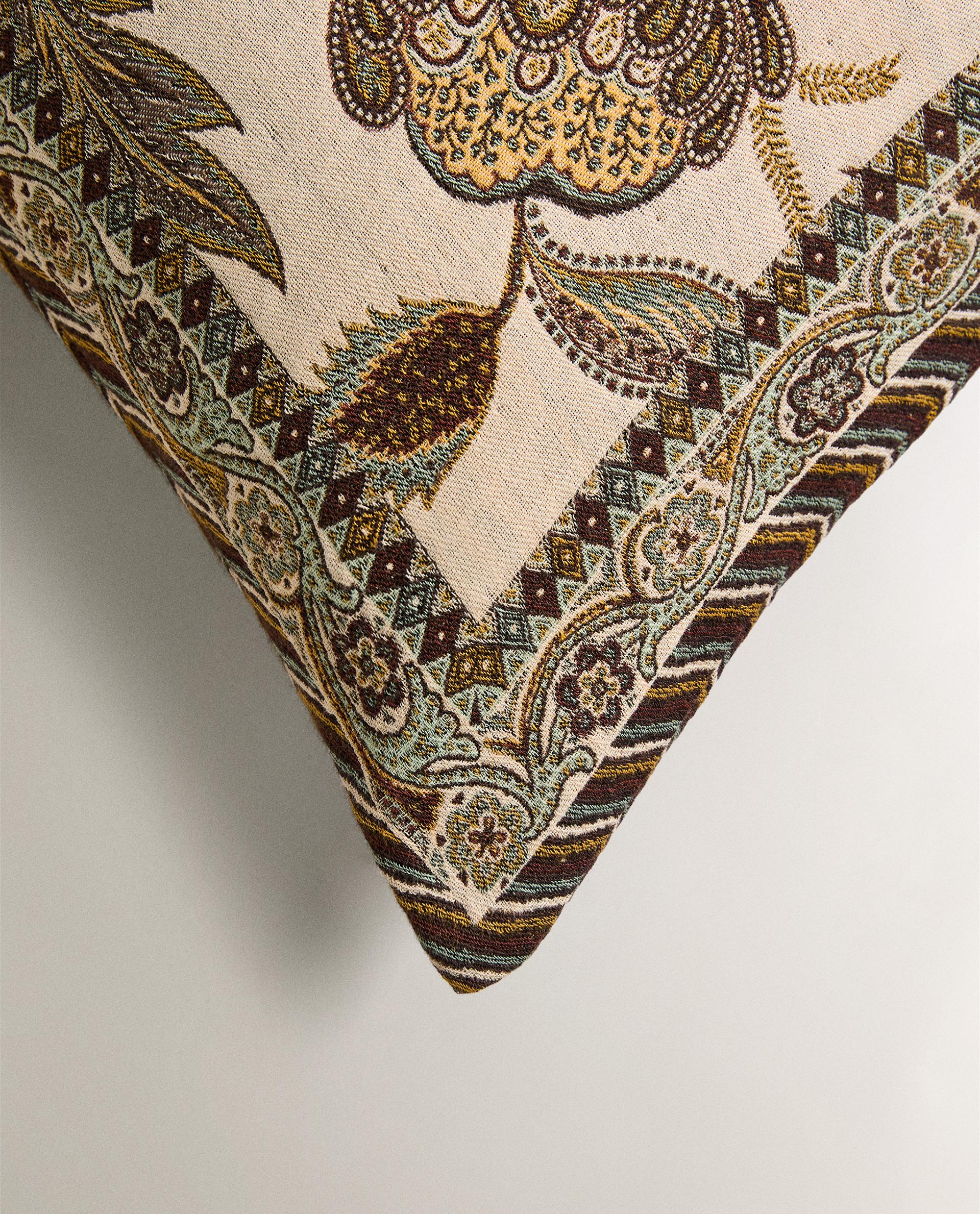 JACQUARD CUSHION COVER