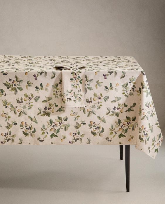 TOALHA DE MESA COM ESTAMPA DE FRUTAS