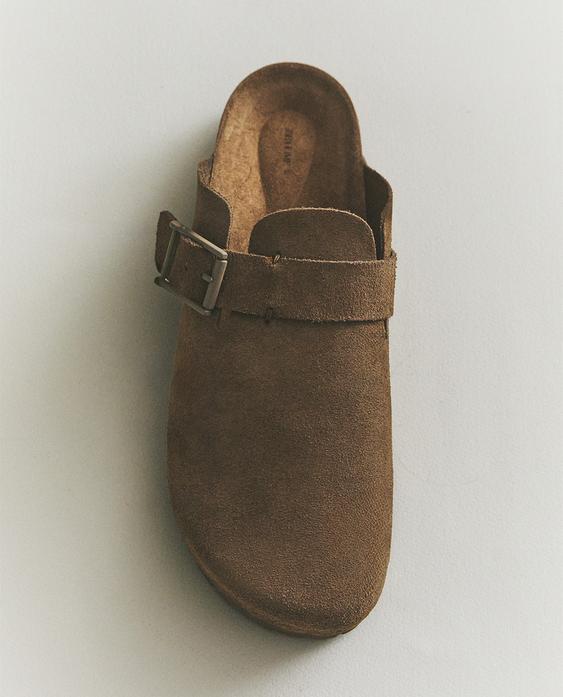 LEATHER CLOGS WITH BUCKLE AND TOPSTITCHING DETAIL