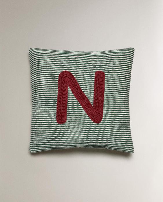 وسادة للأطفال مطرزة بحرف N