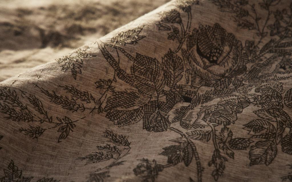 FLORAL COTTON AND LINEN QUILT