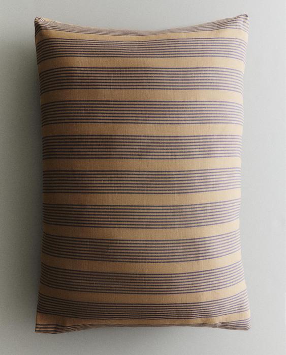 GESTREEPT RUGKUSSEN BANK GESTREEPT RUGKUSSEN BANK