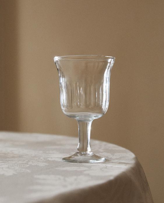 VERTICAL RAISED DESIGN WINE GLASS