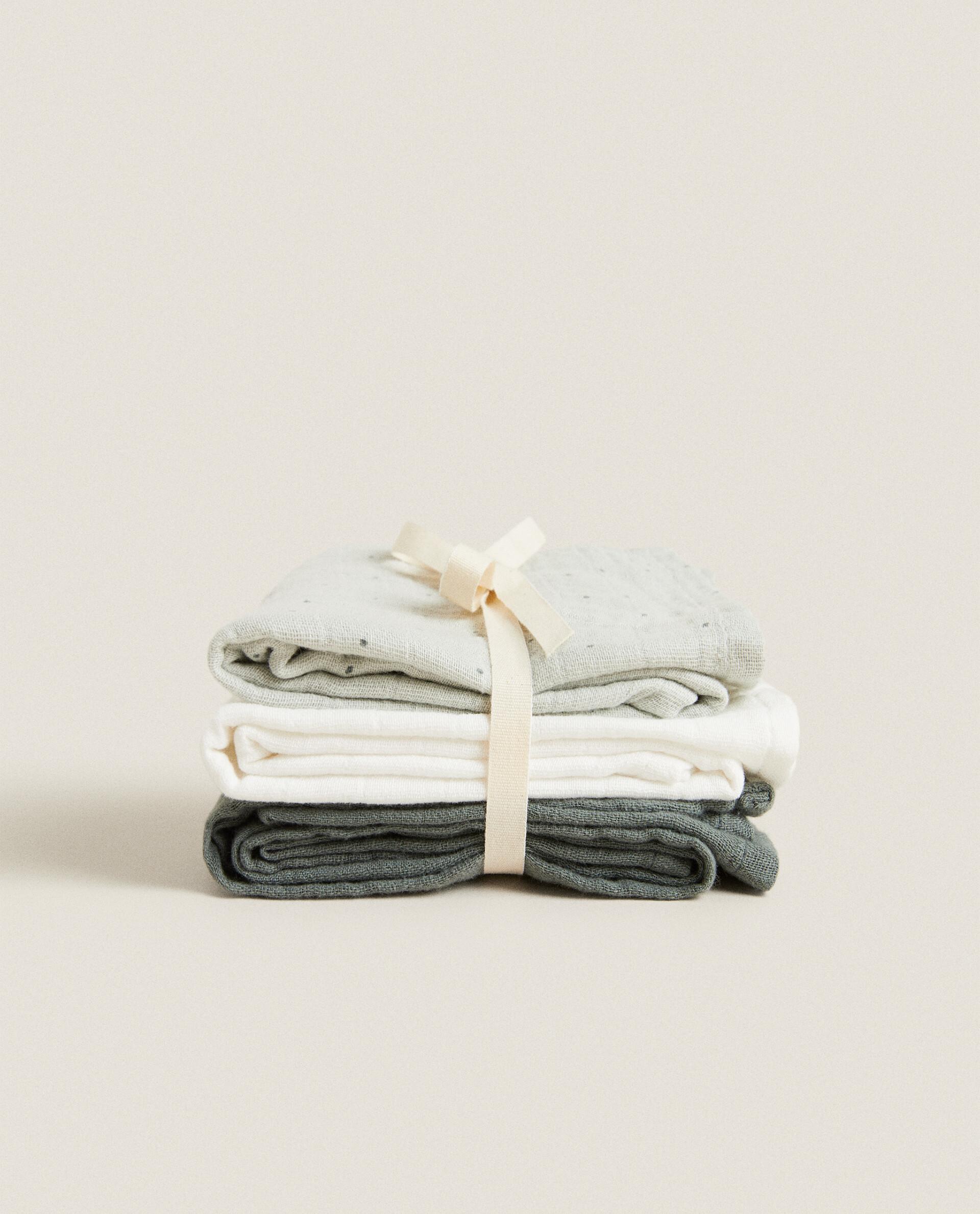 PACK OF MULTICOLOURED BABY MUSLIN CLOTHS (PACK OF 3) product thumbnail 17