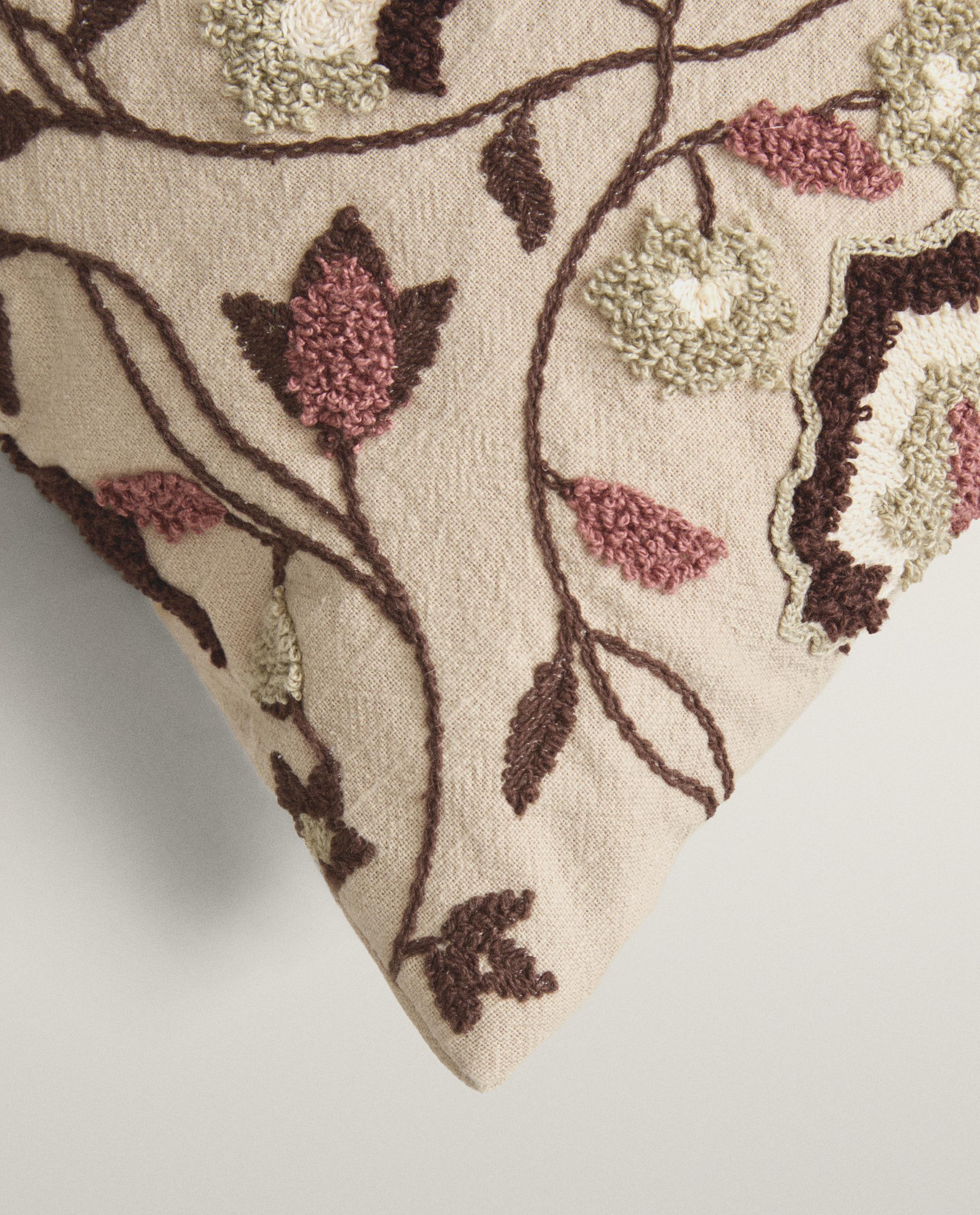 TUFTED CUSHION COVER product thumbnail 3