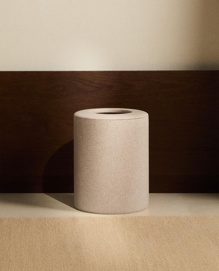 RESIN BATHROOM TRASH CAN